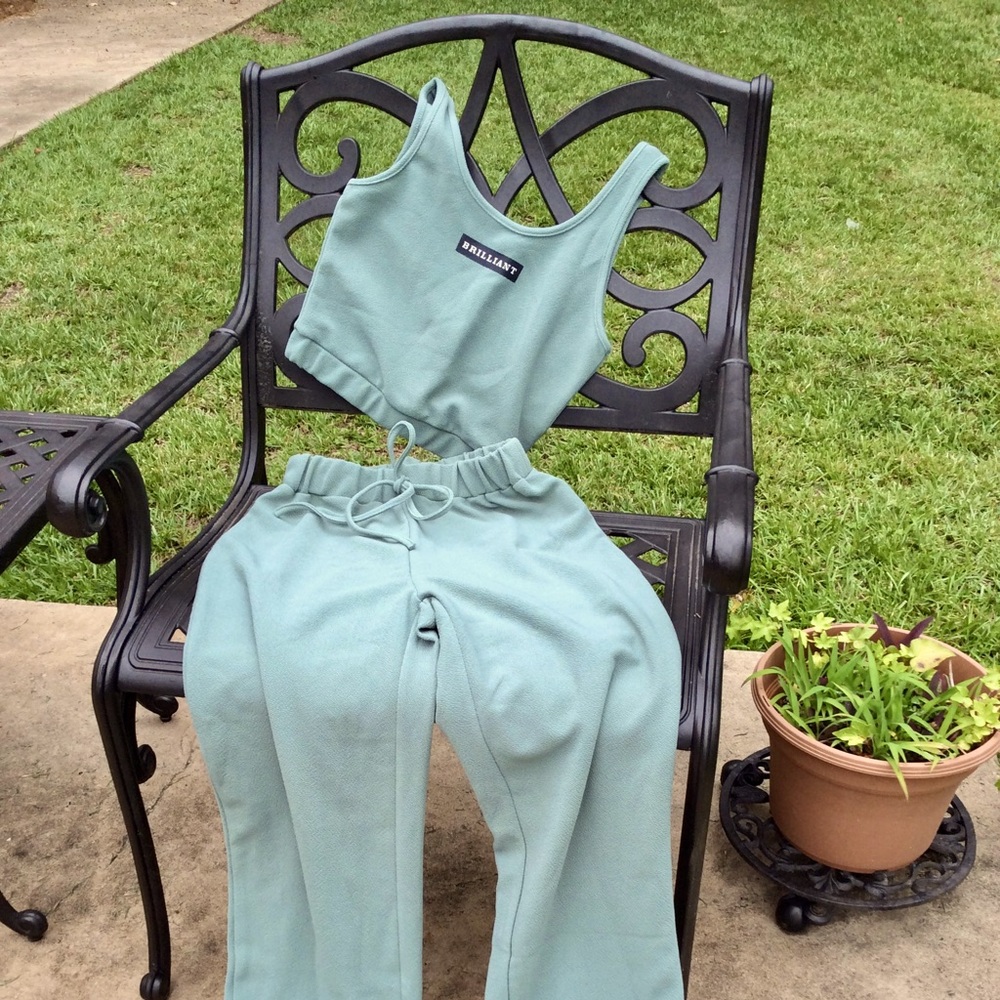 2 piece jogger&crop bra top..NEW…Medium…tag says XS (runs large) is actually Med